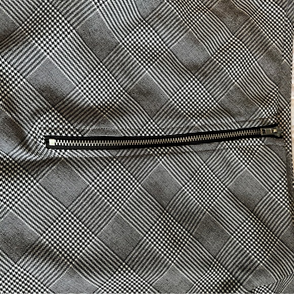 Plaid mini-skirt - Picture 3 of 4